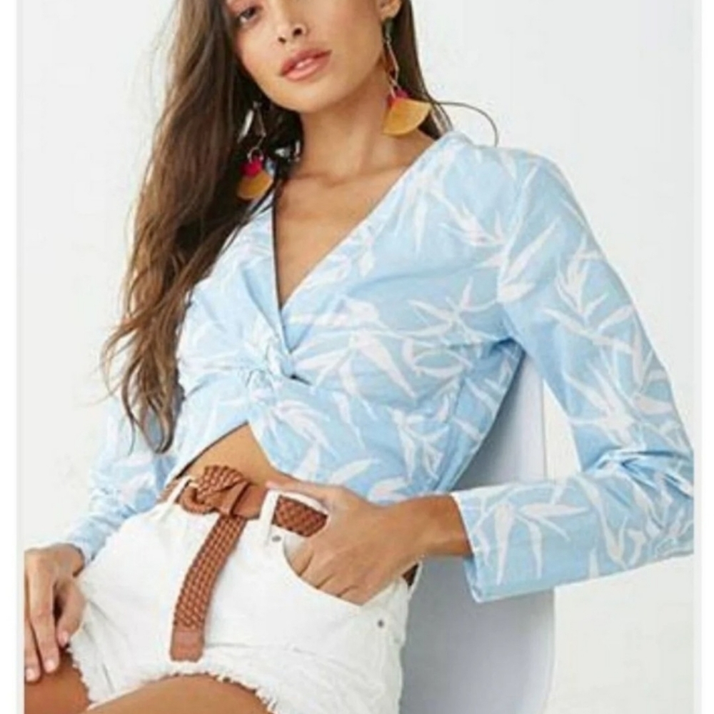 Forever 21 long sleeve cropped tropical top